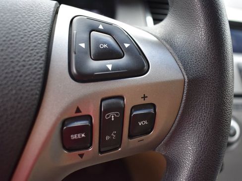 Used 2016 Ford Taurus SE image 16