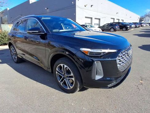 Certified 2025 Audi Q5 Premium Plus w/ Premium Plus image 2