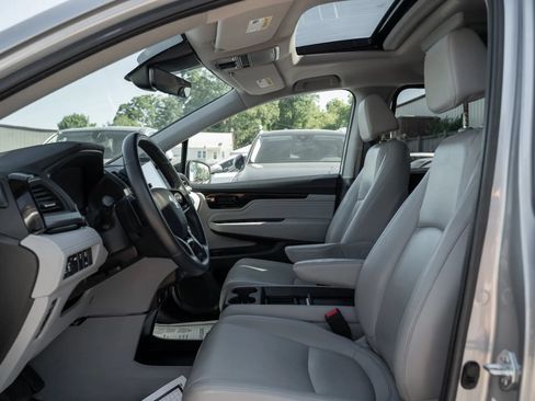 Used 2023 Honda Odyssey Touring image 7