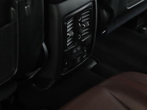 Used 2025 Dodge Durango GT AWD/4WD image 8
