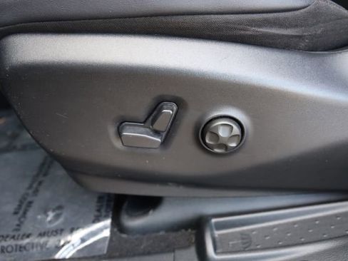 Used 2026 Chrysler Pacifica Select image 13