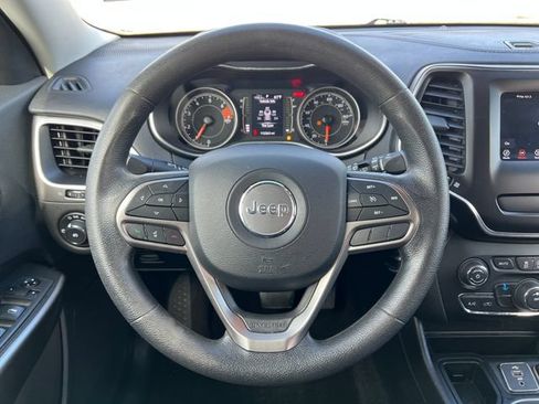 Used 2019 Jeep Cherokee Latitude w/ Popular Appearance Group FWD image 18