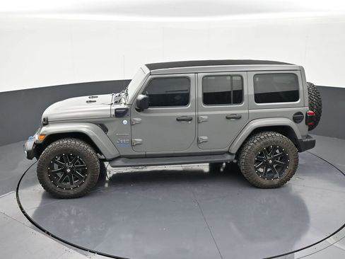 Used 2022 Jeep Wrangler Unlimited Sahara AWD/4WD image 13