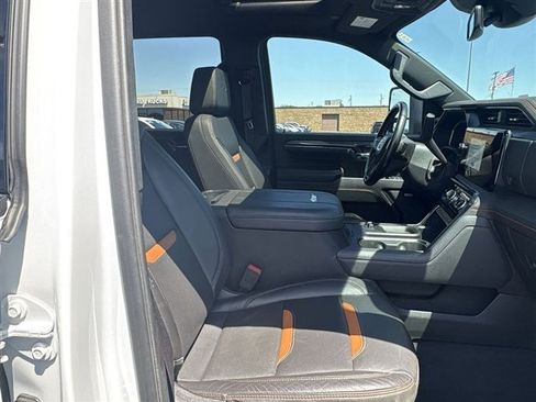 Used 2024 GMC Sierra 2500 AT4 w/ AT4 Preferred Package AWD/4WD image 29