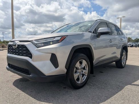Used 2025 Toyota RAV4 XLE w/ Convenience Package FWD image 9