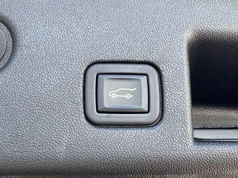Used 2024 Chevrolet Equinox LT w/ LPO, Floor Liner Package FWD image 10