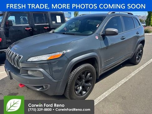 Used 2016 Jeep Cherokee Trailhawk AWD/4WD image 3