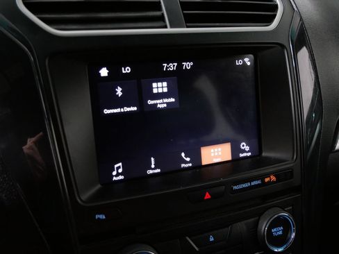 Used 2017 Ford Explorer XLT w/ Equipment Group 202A AWD/4WD image 31