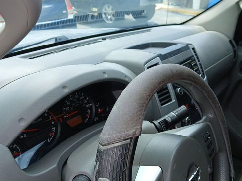 Used 2014 Nissan Frontier SV w/ SV Value Truck Package RWD image 13