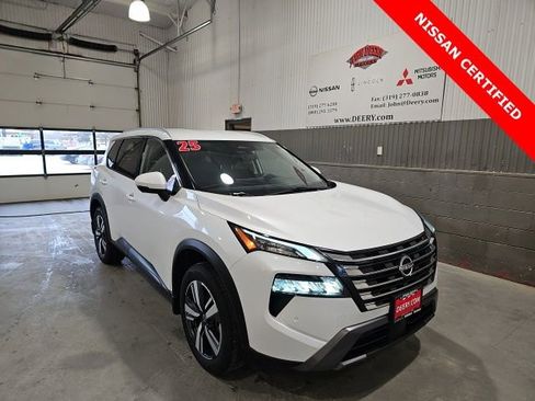 Used 2025 Nissan Rogue SL image 1