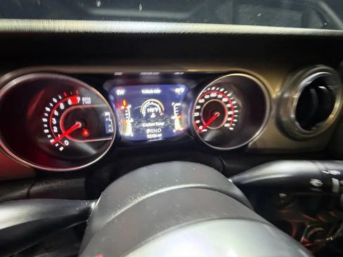 Used 2019 Jeep Wrangler Unlimited Rubicon AWD/4WD image 12