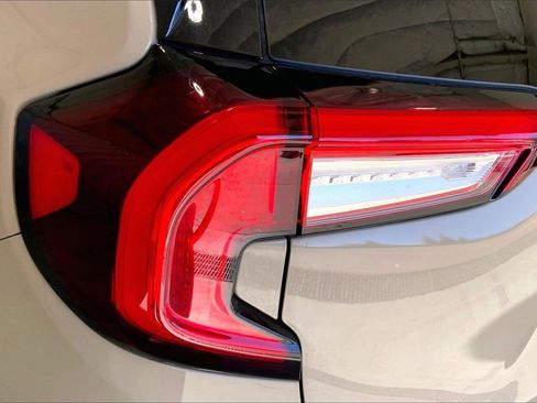 Used 2023 GMC Terrain SLE w/ Driver Convenience Package image 29