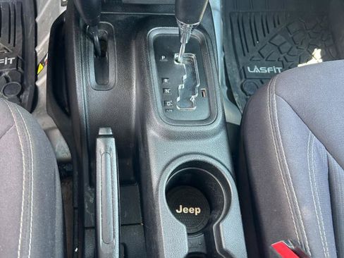 Used 2013 Jeep Wrangler Unlimited Sahara w/ Connectivity Group AWD/4WD image 17