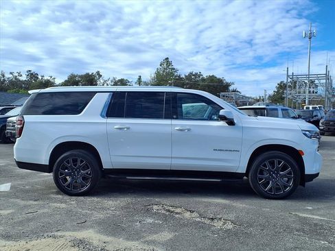 Used 2023 Chevrolet Suburban LT image 8