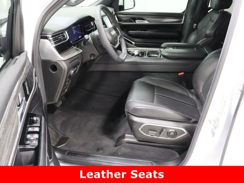 Used 2022 Jeep Wagoneer Series III w/ Premium Group I image 15