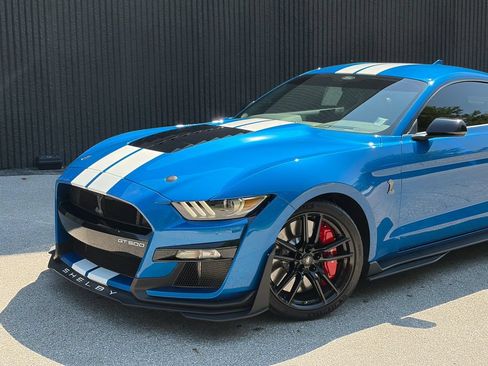 Used 2021 Ford Mustang Shelby GT500 w/ Technology Package RWD image 2