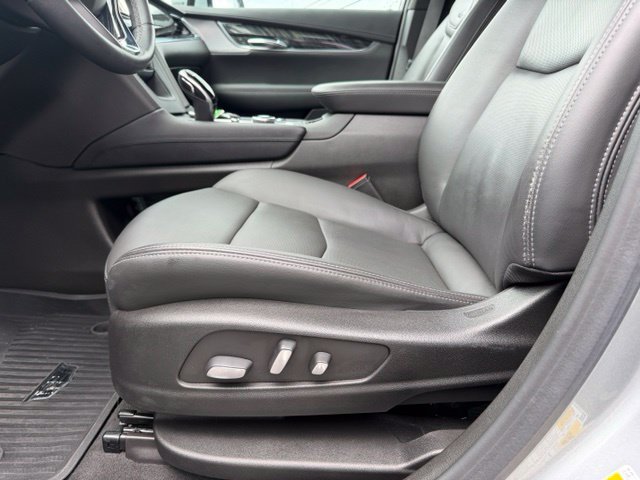Used 2024 Cadillac XT6 Premium Luxury w/ LPO, Floor Liner Package AWD/4WD image 11