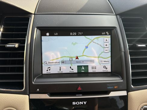Used 2018 Ford Taurus Limited w/ Driver Assist Package FWD image 24
