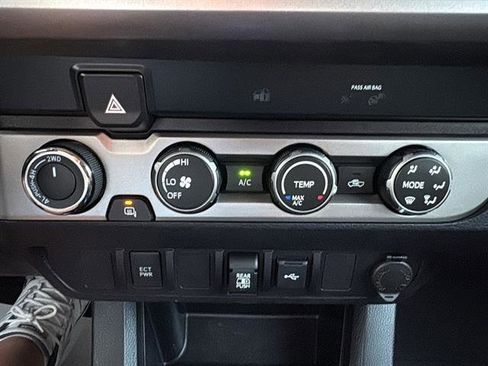 Used 2020 Toyota Tacoma SR5 image 21