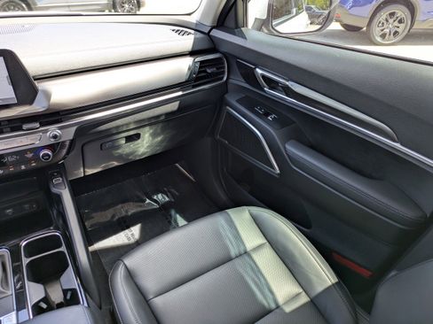 Used 2023 Kia Telluride S FWD image 16