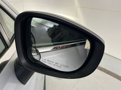 Used 2023 Chrysler Pacifica Touring-L image 61