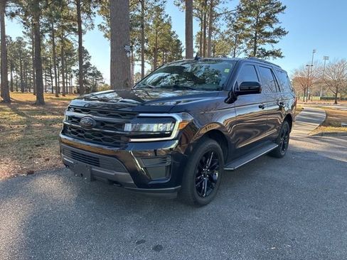 Used 2023 Ford Expedition XLT image 7