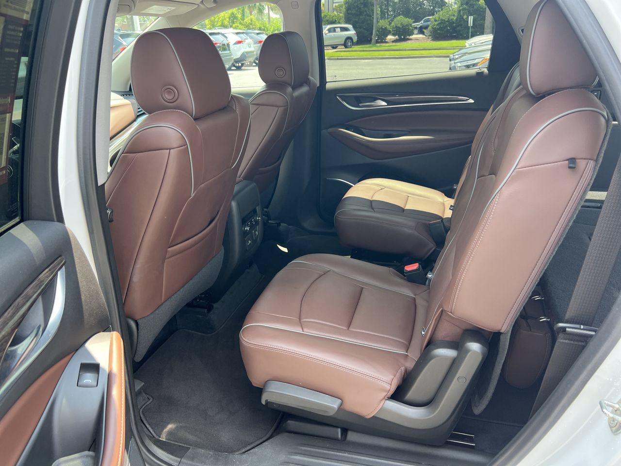Used 2021 Buick Enclave Avenir w/ Avenir Technology Package AWD/4WD image 32