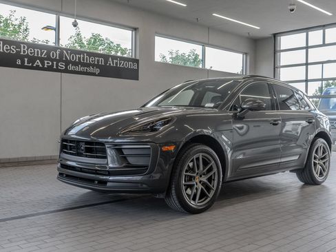Used 2023 Porsche Macan AWD/4WD image 3
