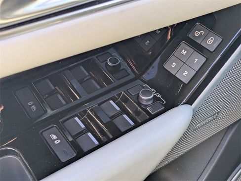 Used 2020 Land Rover Range Rover Velar SV Autobiography Dynamic image 30