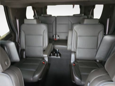 Used 2024 GMC Yukon Denali w/ Advanced Technology Package AWD/4WD image 27