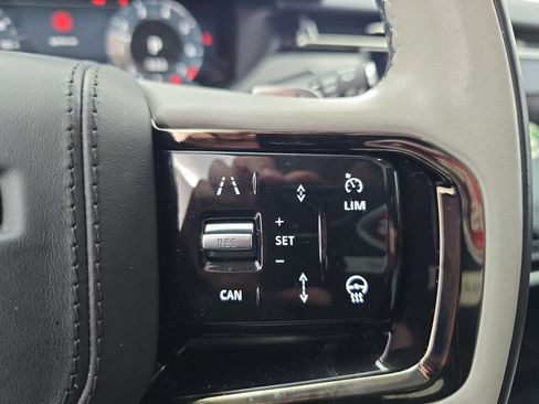 Used 2025 Land Rover Range Rover Velar Dynamic SE image 18