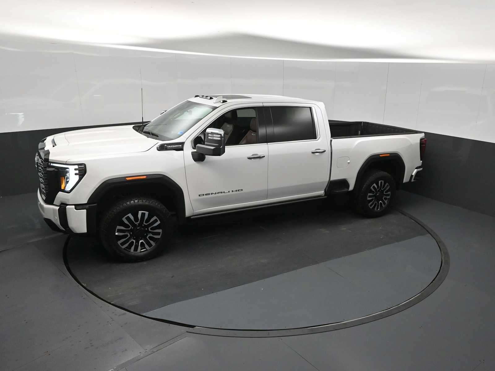 Used 2025 GMC Sierra 2500 Denali Ultimate w/ Max Trailering Package AWD/4WD image 13