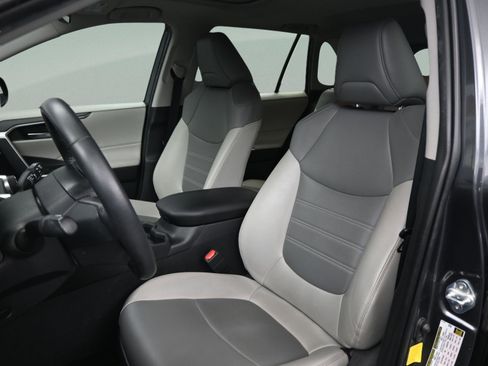 Used 2021 Toyota RAV4 XLE Premium image 32