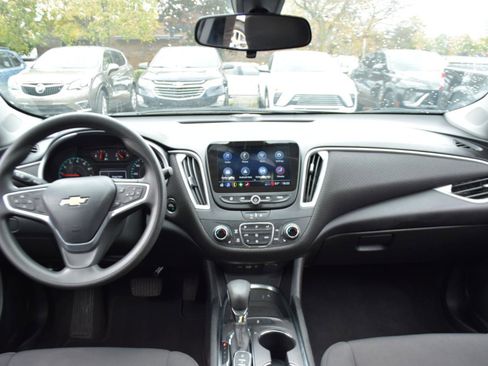 Used 2022 Chevrolet Malibu LT FWD image 13