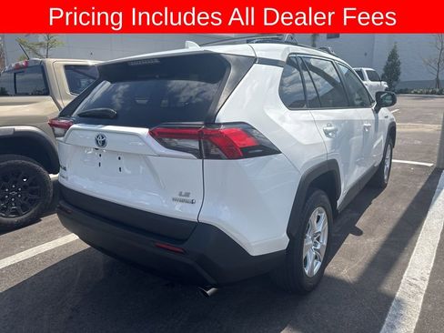Used 2021 Toyota RAV4 LE AWD/4WD image 4