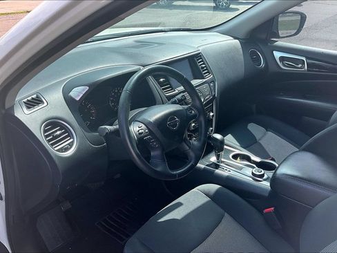 Used 2018 Nissan Pathfinder SV AWD/4WD image 13