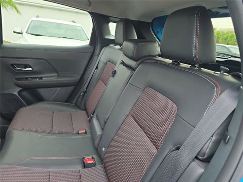 Used 2025 Nissan Kicks SR image 12