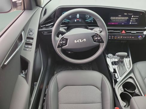New 2026 Kia Niro EX FWD image 8