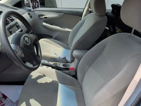 Used 2013 Toyota Corolla LE FWD image 9
