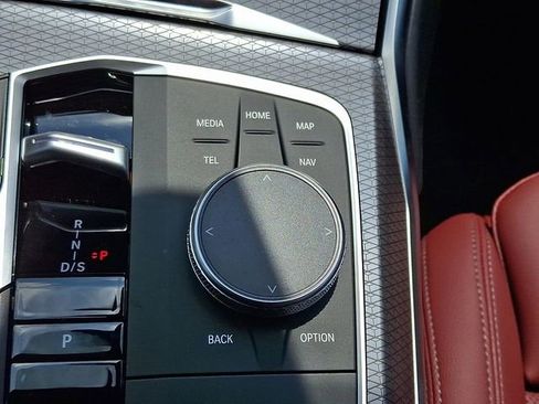 Certified 2025 BMW 330i xDrive Sedan w/ Convenience Package image 23