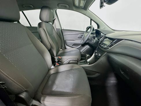 Used 2020 Chevrolet Trax LS image 29