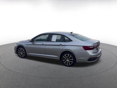 Used 2025 Volkswagen Jetta SE image 11