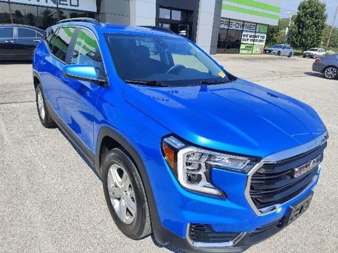 Used 2024 GMC Terrain SLE w/ Driver Convenience Package FWD image 14