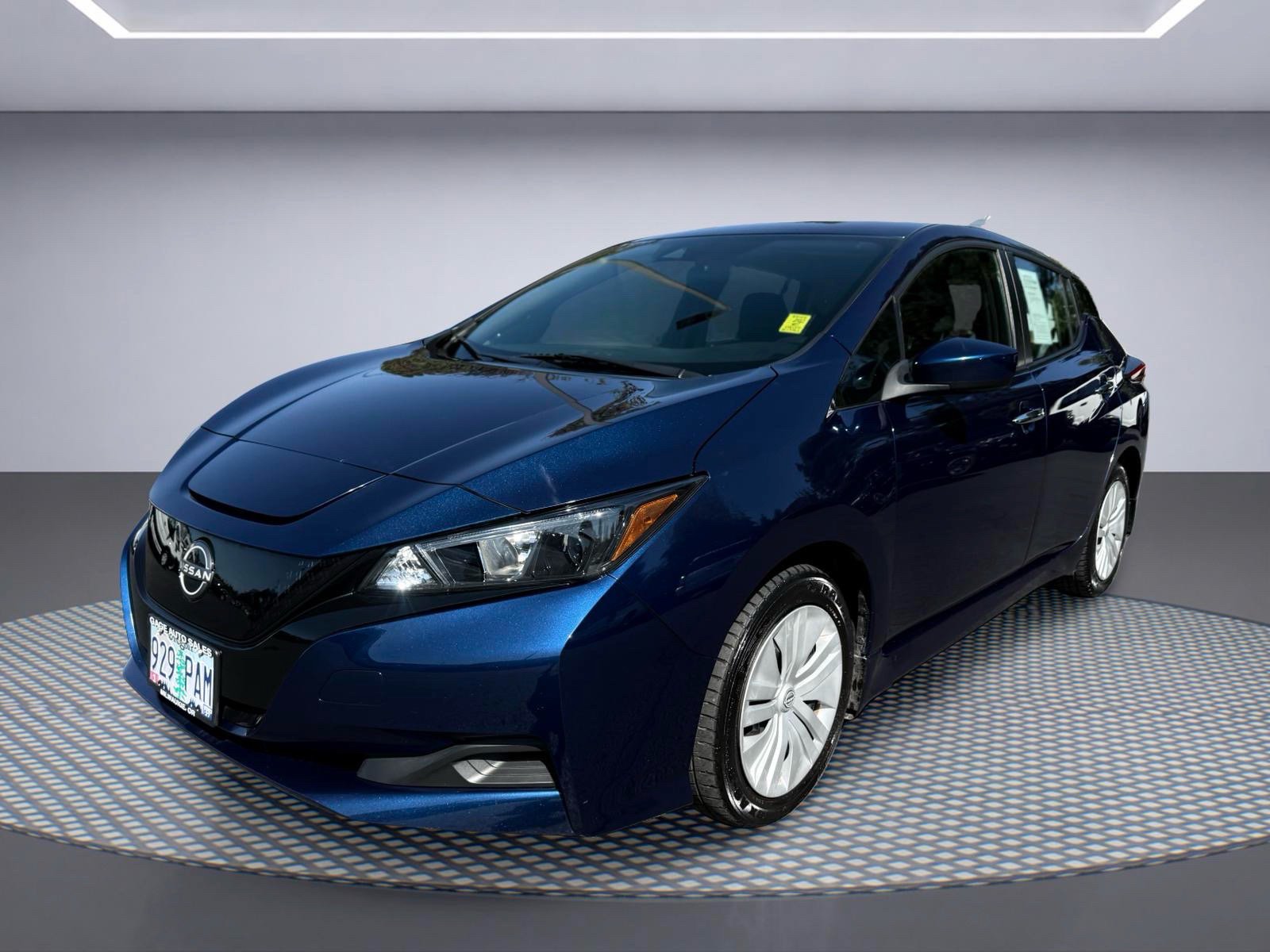 Used 2023 Nissan Leaf S FWD image 2