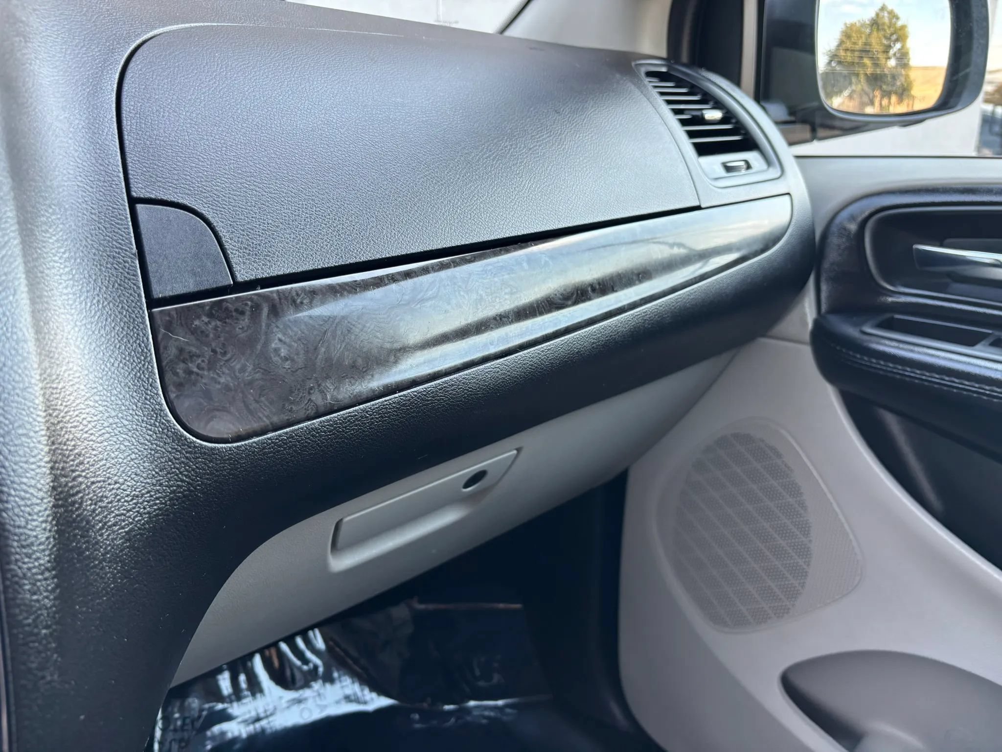 Used 2019 Dodge Grand Caravan SE w/ UConnect Hands-Free Group FWD image 38