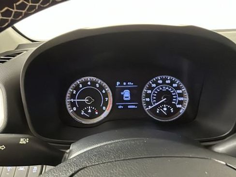 Used 2022 Hyundai Venue Limited w/ Cargo Package FWD image 18