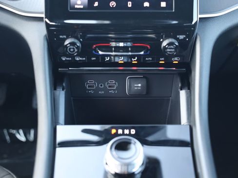 New 2025 Jeep Grand Cherokee Laredo w/ MOPAR Finishing Package image 31