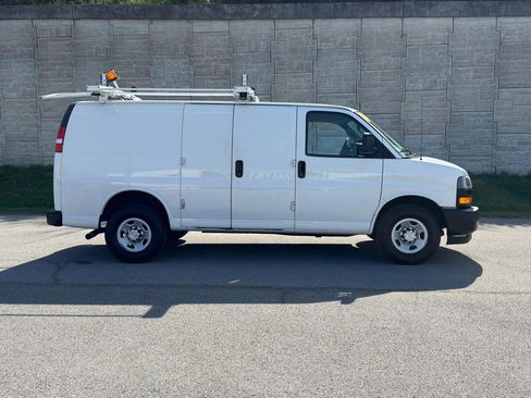 Used 2018 Chevrolet Express 2500 RWD image 7