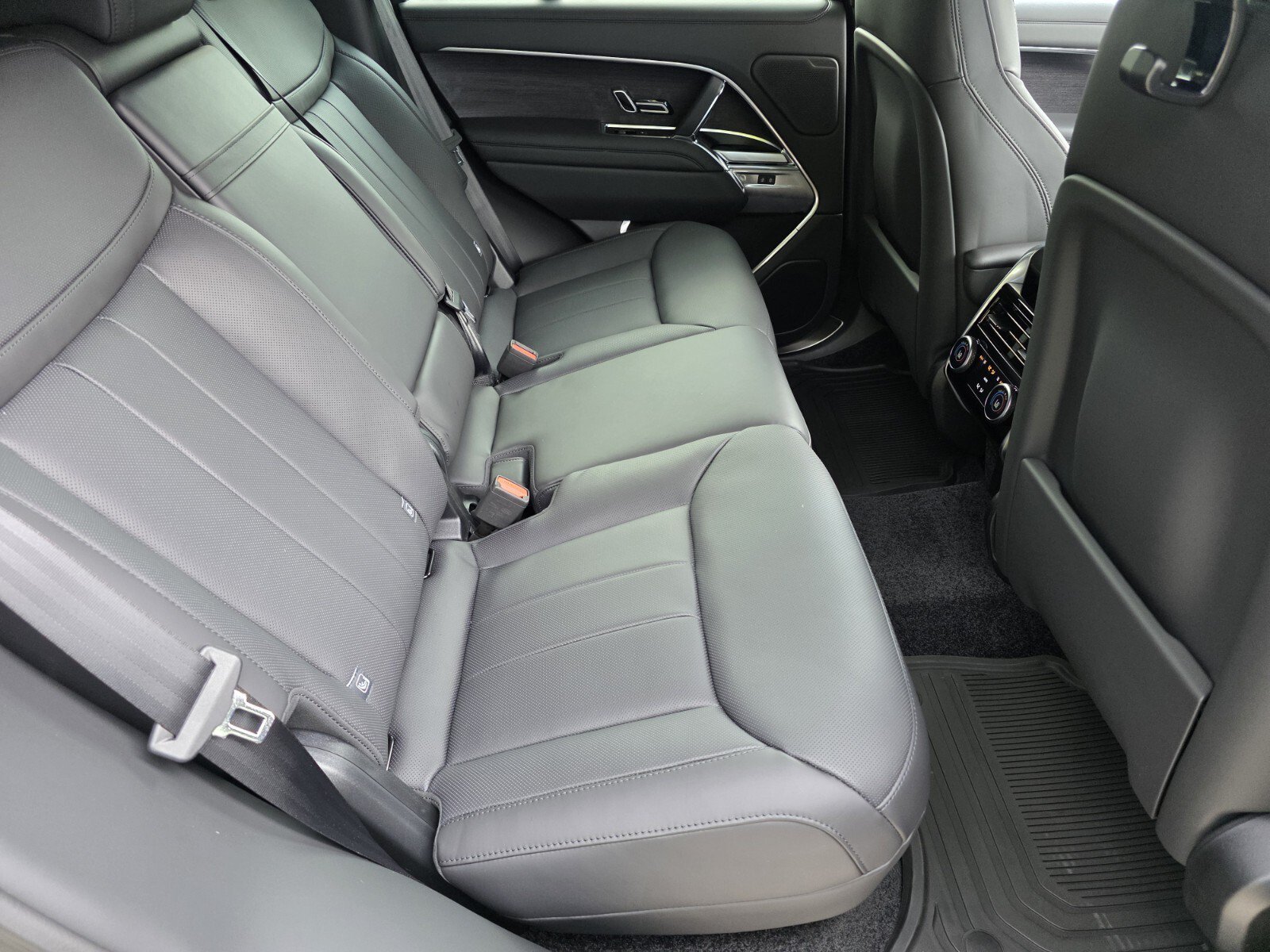 New 2026 Land Rover Range Rover SE AWD/4WD image 5