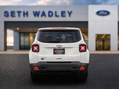 Used 2023 Jeep Renegade Latitude AWD/4WD image 6